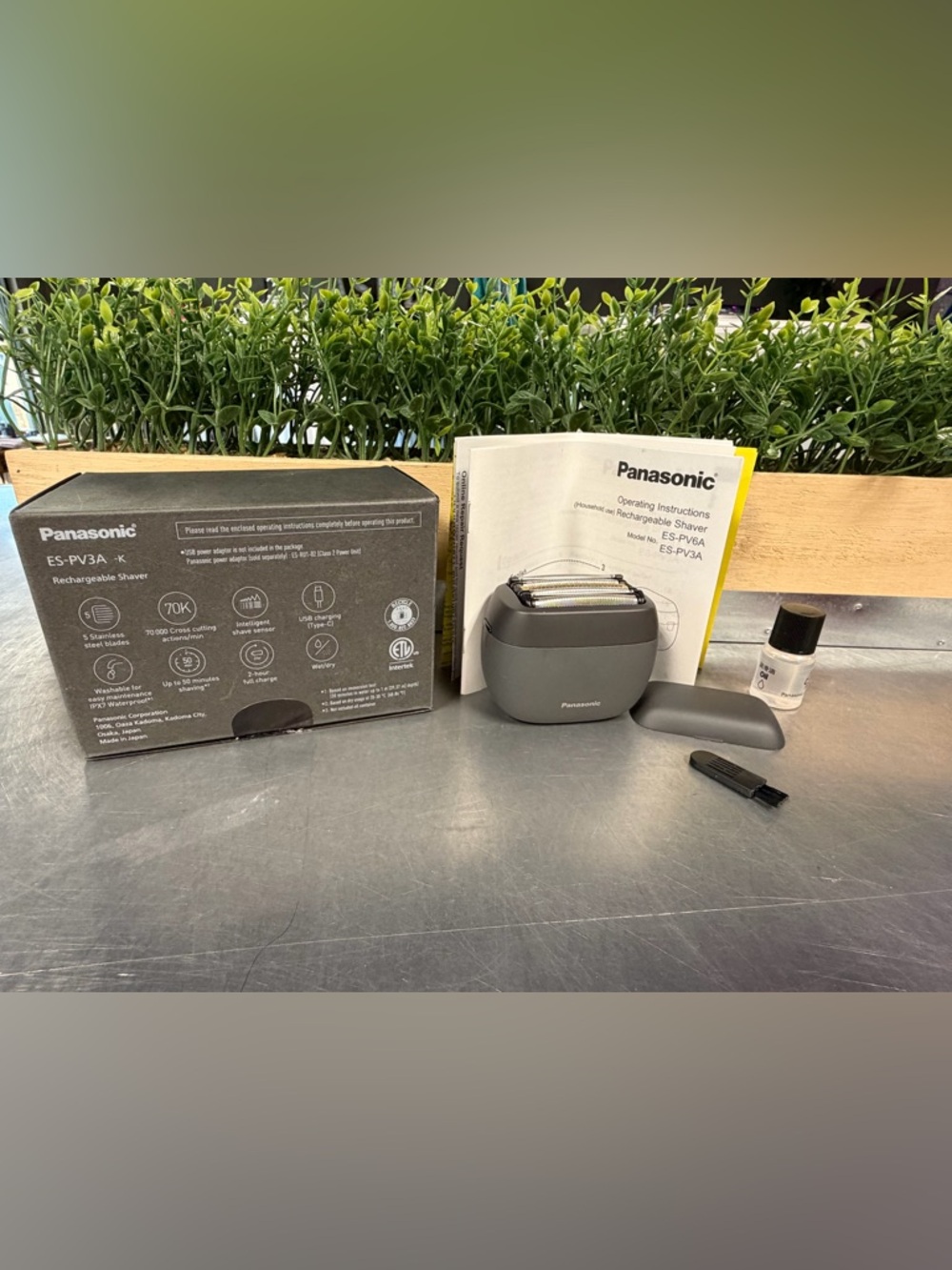 Panasonic ARC5 Electric Handheld Razor - Picture 2 of 16